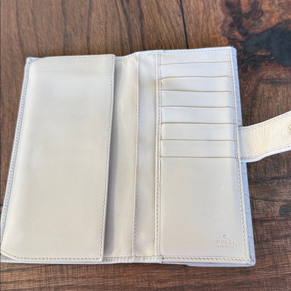 Gucci Ivory Embossed Leather Wallet - Picture 5 of 8